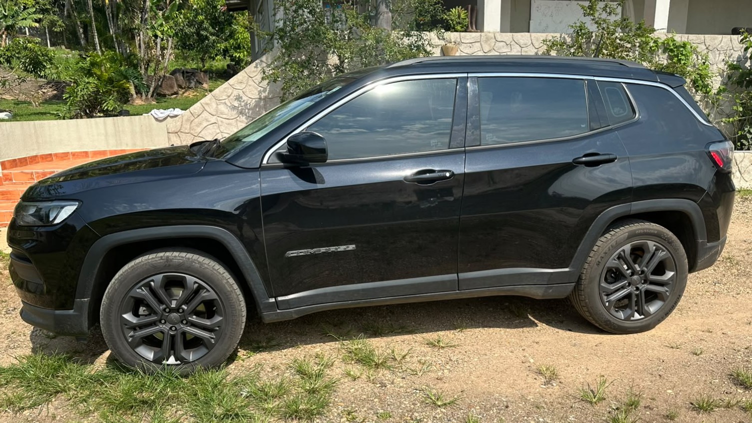 Foto original do carro antes da troca de rodas