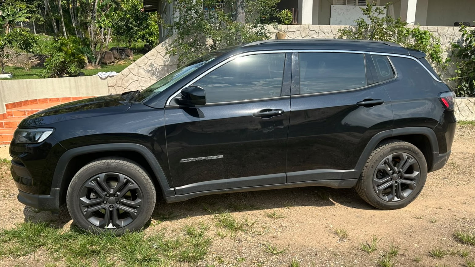 Foto original do carro antes da troca de rodas